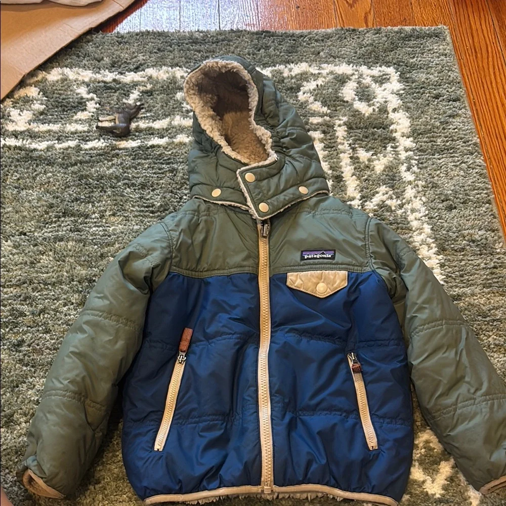 Boys size 5T Patagonia Reversible Tribbles winter jacket